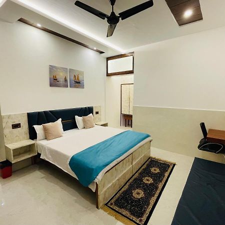 Hotel Dileep42 ลัคเนา ภายนอก รูปภาพ