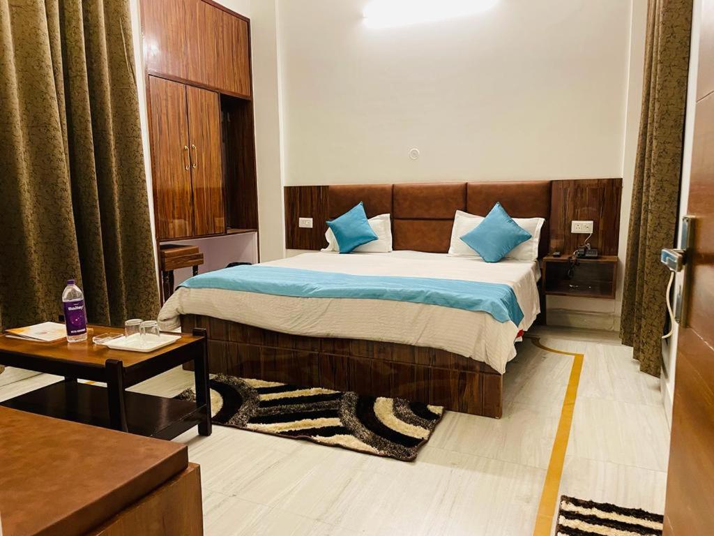 Hotel Dileep42 ลัคเนา ภายนอก รูปภาพ