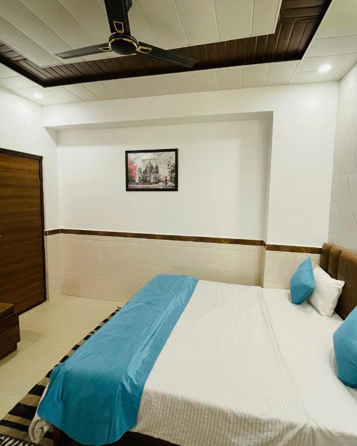 Hotel Dileep42 ลัคเนา ภายนอก รูปภาพ