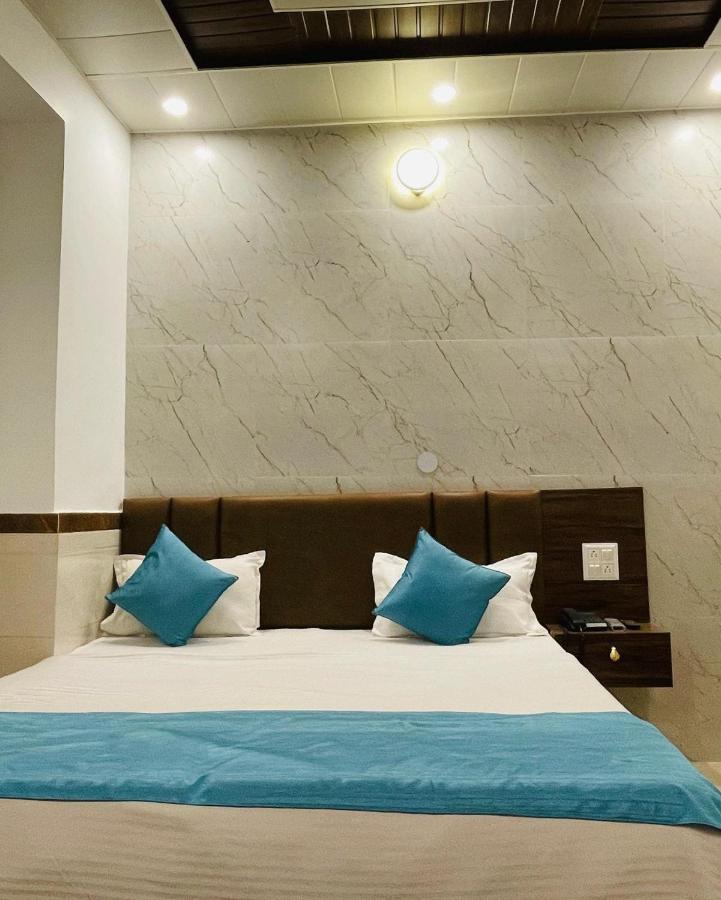 Hotel Dileep42 ลัคเนา ภายนอก รูปภาพ