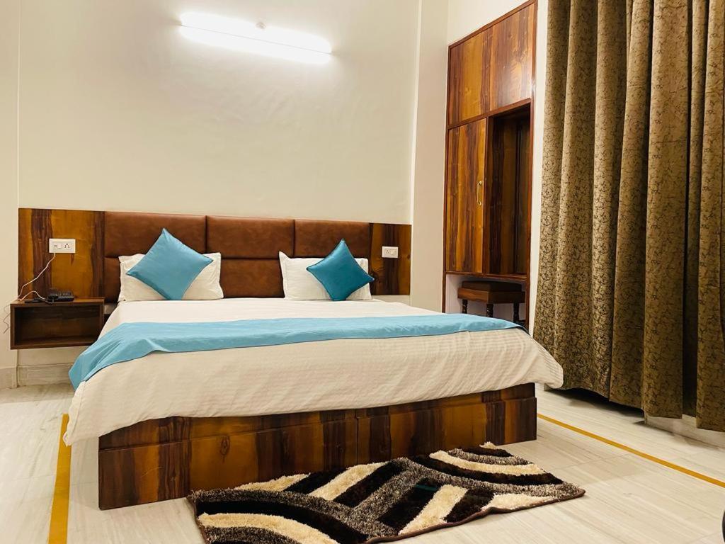 Hotel Dileep42 ลัคเนา ภายนอก รูปภาพ