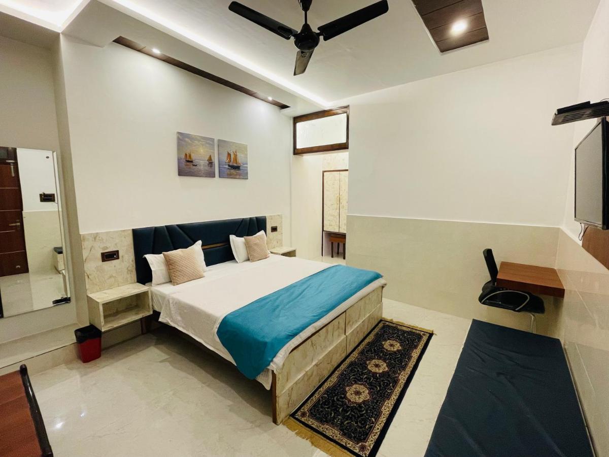 Hotel Dileep42 ลัคเนา ภายนอก รูปภาพ