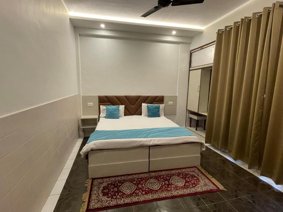 Hotel Dileep42 ลัคเนา ภายนอก รูปภาพ
