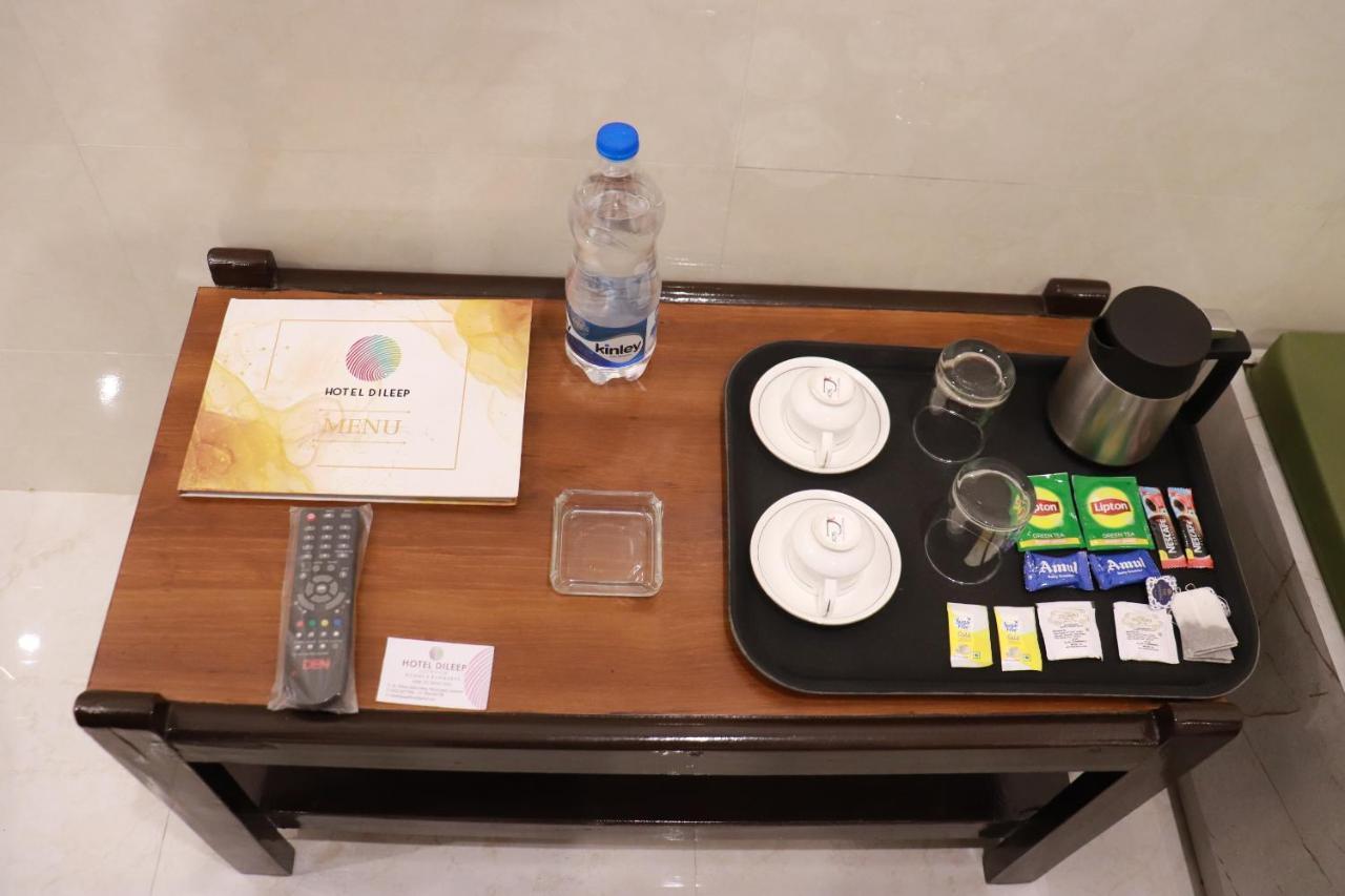 Hotel Dileep42 ลัคเนา ภายนอก รูปภาพ