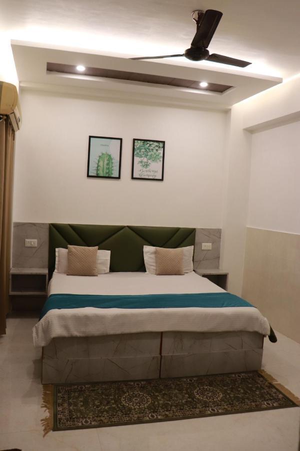 Hotel Dileep42 ลัคเนา ภายนอก รูปภาพ