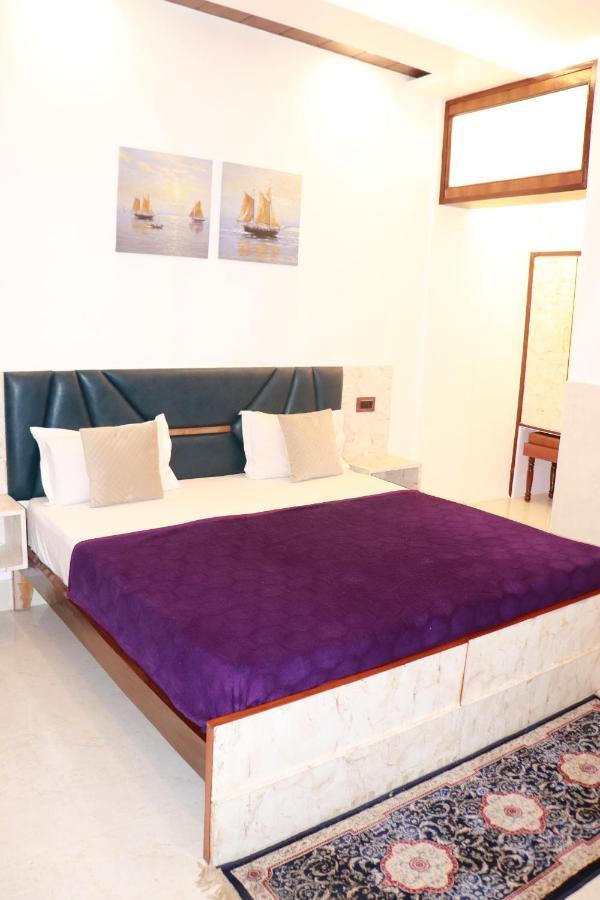 Hotel Dileep42 ลัคเนา ภายนอก รูปภาพ