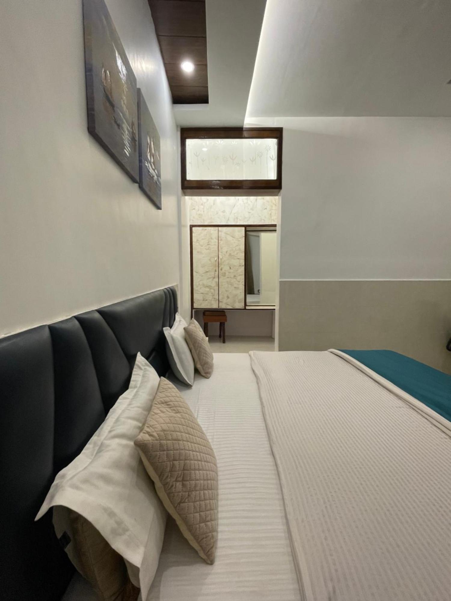 Hotel Dileep42 ลัคเนา ภายนอก รูปภาพ