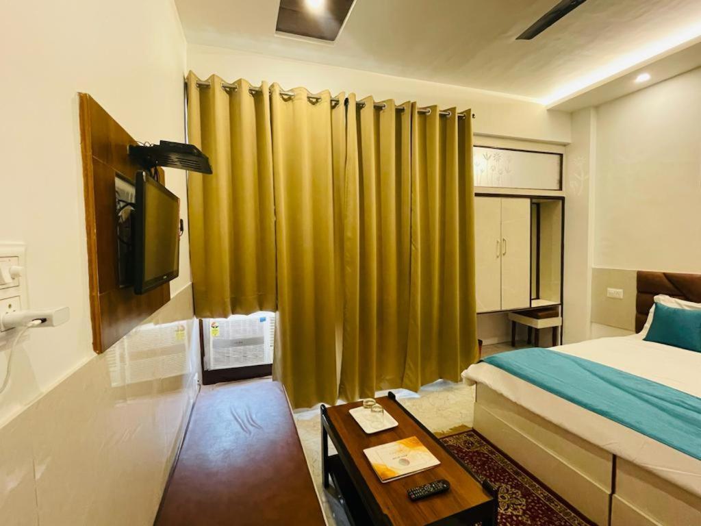 Hotel Dileep42 ลัคเนา ภายนอก รูปภาพ