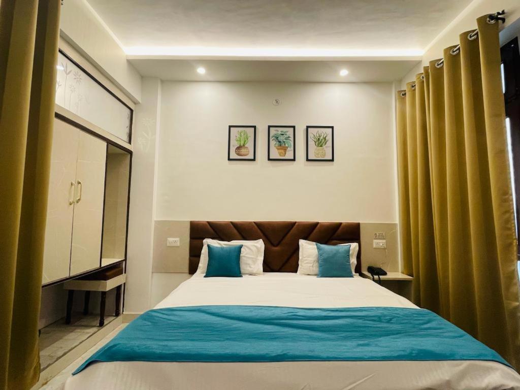 Hotel Dileep42 ลัคเนา ภายนอก รูปภาพ