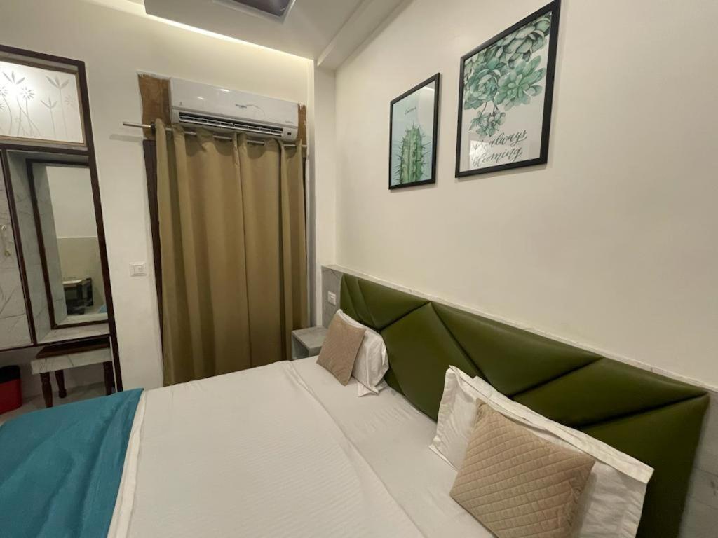 Hotel Dileep42 ลัคเนา ภายนอก รูปภาพ