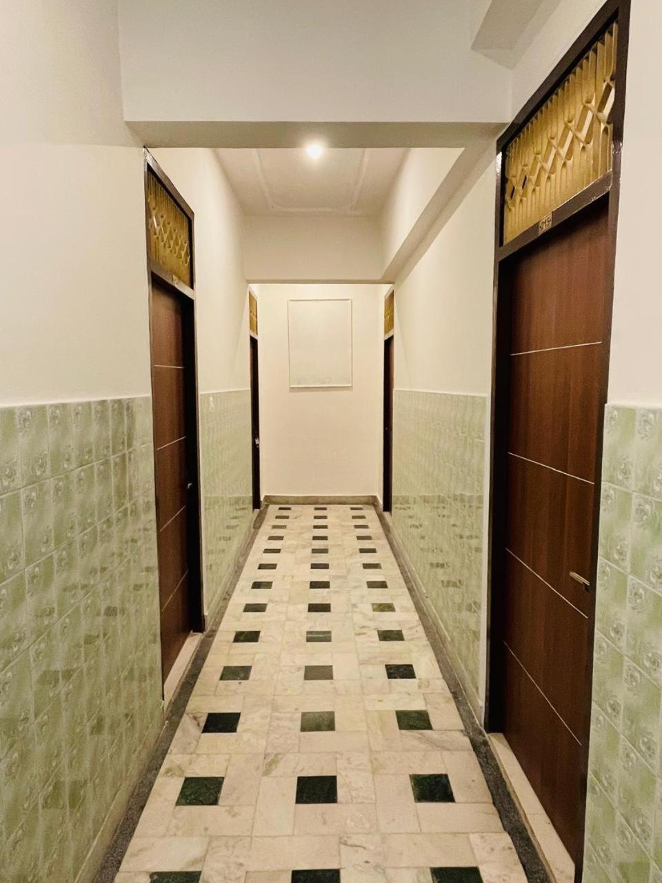 Hotel Dileep42 ลัคเนา ภายนอก รูปภาพ